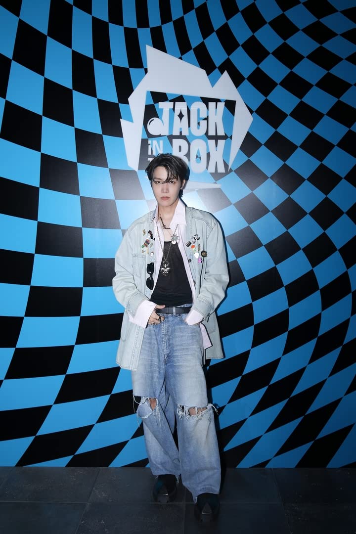 J-HOPE BTS - Jack In The Box (Weverse Album), Multicolor W610