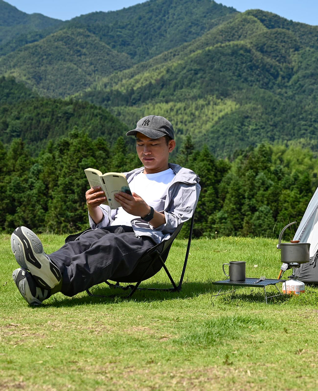 Ultralight Compact Folding Table J2542