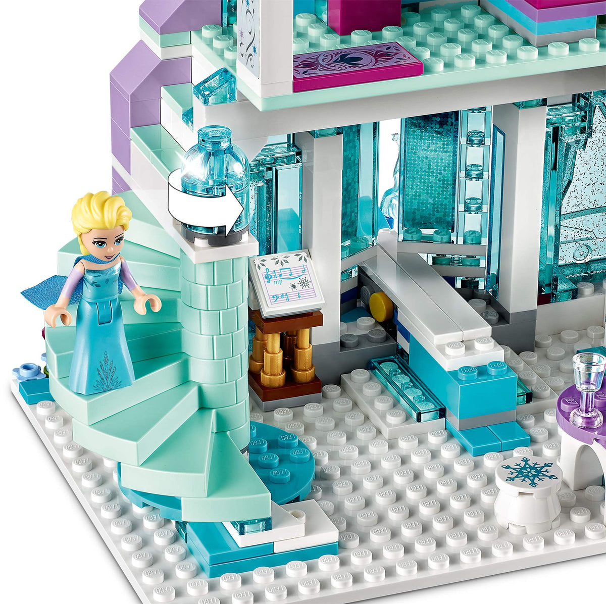 Building Kit with Mini Dolls, 701 Pieces Z7346